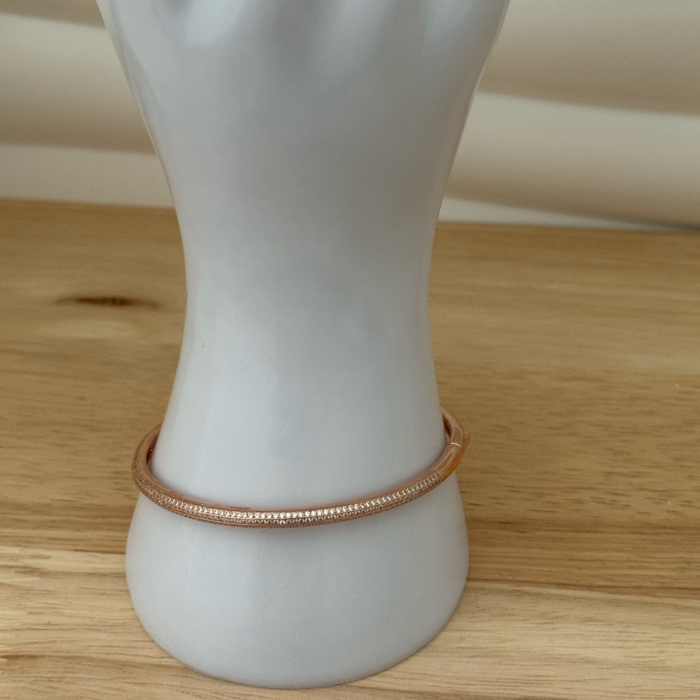 Elegant Rose Gold Bangle Bracelet